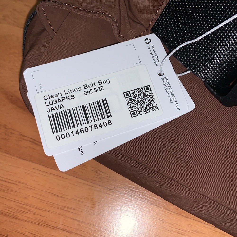 NWT Lululemon Athletica Clean Lines Belt Bag 2L - Picture 7 of 15